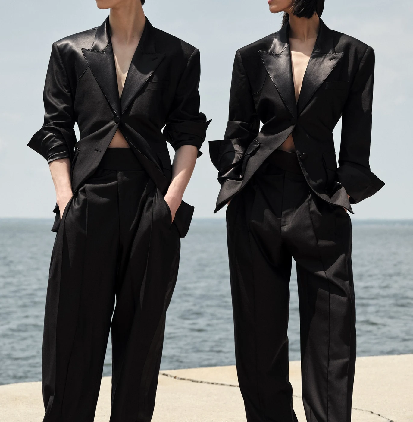 Banana Republic Black Satin Suit Vert