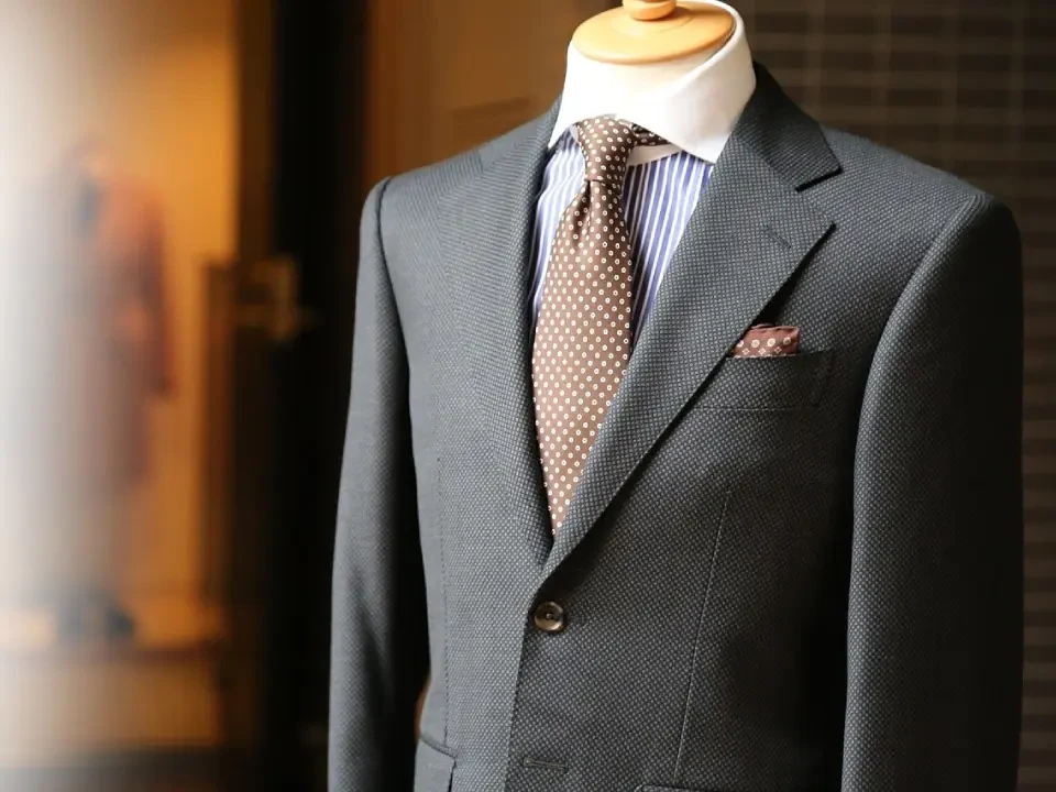 Mens Suit About 2 Hz